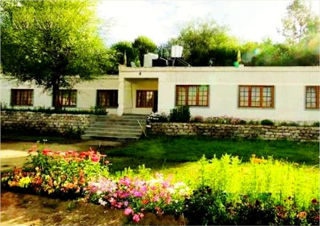 Imagen de los exteriores del Hotel TIH Khushu Guest House. Foto 17