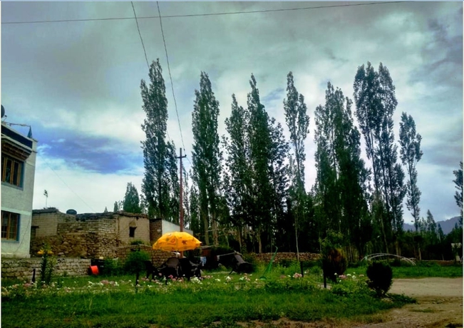 Imagen de los exteriores del Hotel TIH Khushu Guest House. Foto 18