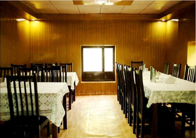 Imagen del bar/restaurante del Hotel TIH Nubra Leisure Camp - Hunder. Foto 5