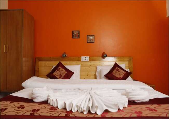 Imagen de la habitación del Hotel TIH Royal Heritage Resort. Foto 19