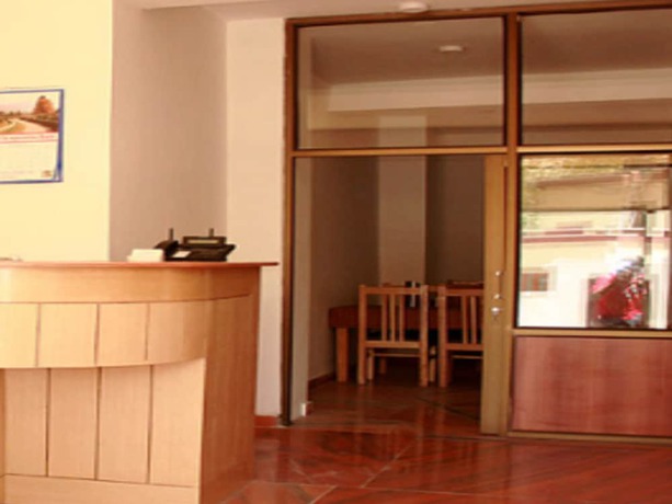Imagen de los interiores del Hotel TIH Wang Residency. Foto 16