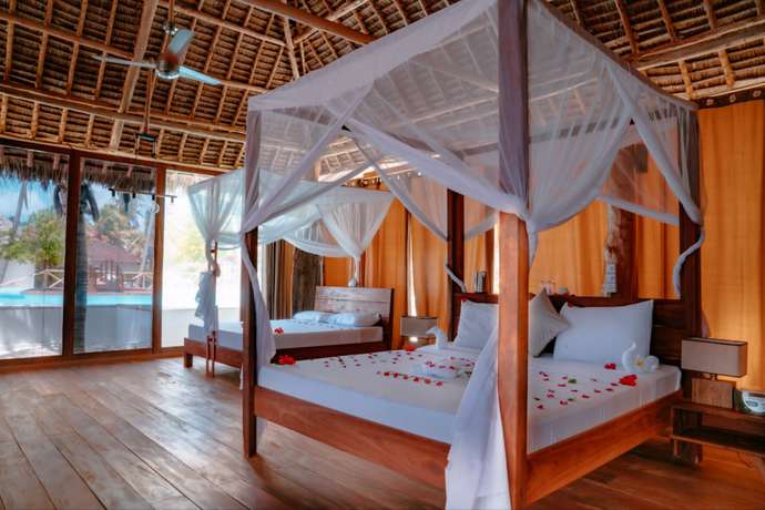 Imagen de la habitación del Hotel TIKI Beach Club and Resort. Foto 4