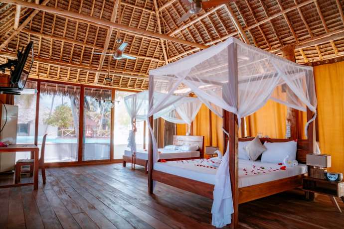 Imagen de la habitación del Hotel TIKI Beach Club and Resort. Foto 7