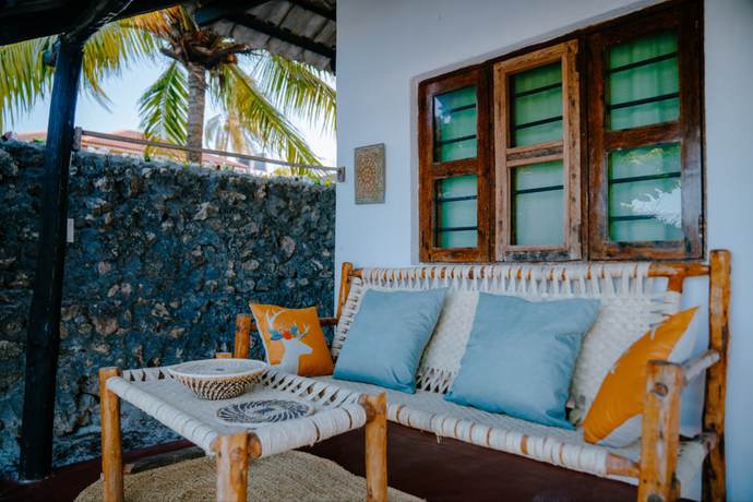 Imagen de la habitación del Hotel TIKI Beach Club and Resort. Foto 11