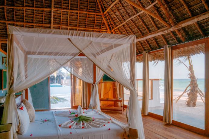 Imagen de la habitación del Hotel TIKI Beach Club and Resort. Foto 17
