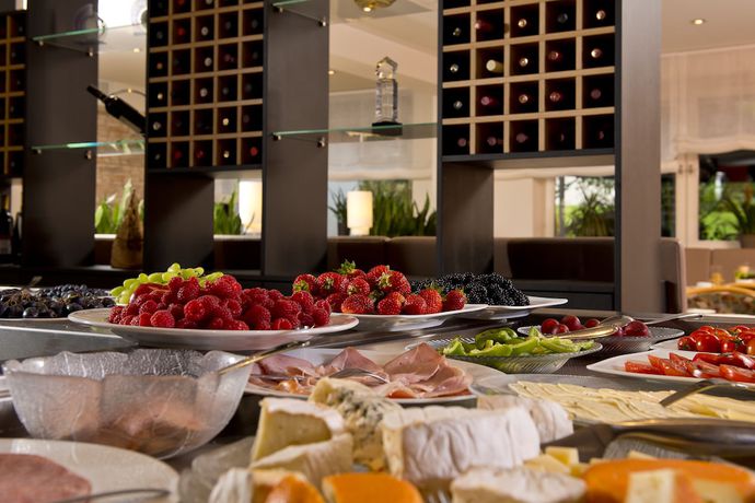 Imagen del bar/restaurante del Hotel TIPTOP Hirt. Foto 3