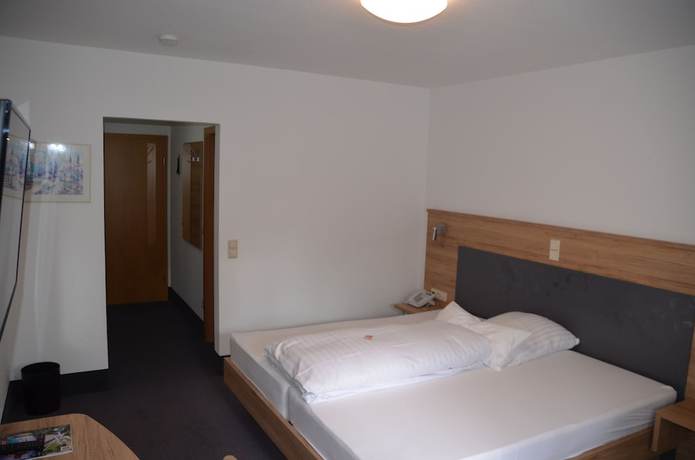 Imagen de la habitación del Hotel TIPTOP Hirt. Foto 10