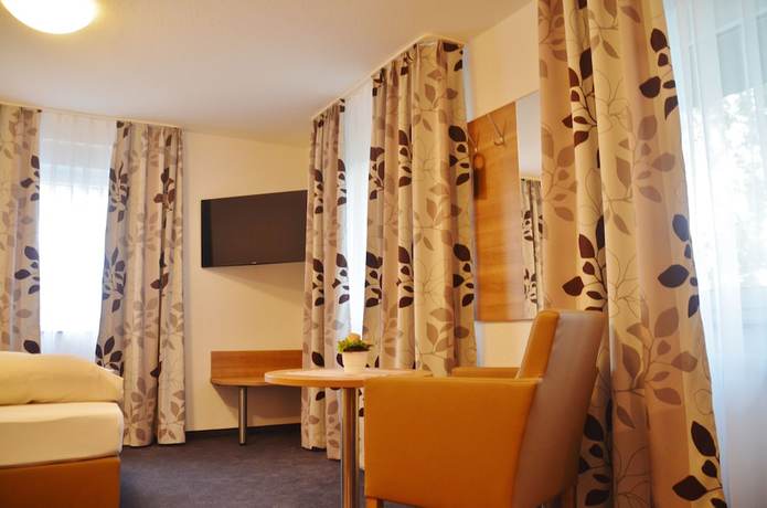 Imagen de la habitación del Hotel TIPTOP Hirt. Foto 15