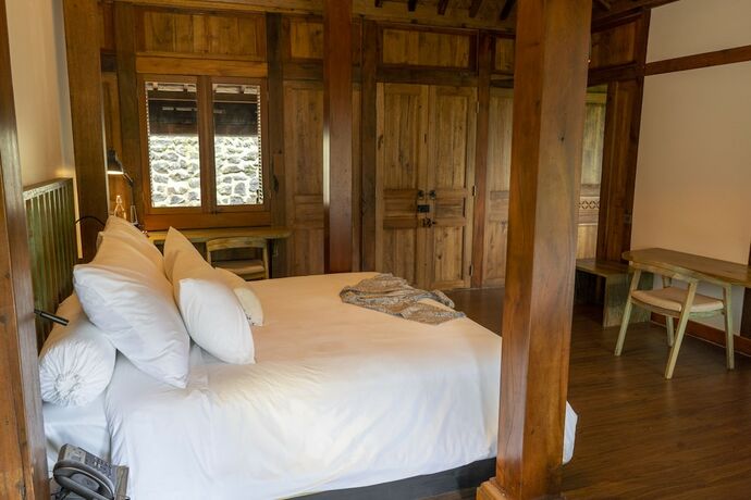 Imagen general del Hotel TIRA VILAGNA SUITES and SPA. Foto 2