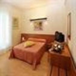 Imagen general del Hotel TIRRENUS. Foto 3