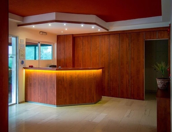 Imagen de los interiores del Hotel TIVOLI, Chaidari. Foto 14
