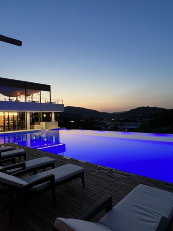 Imagen de la piscina del Hotel TIVOLIVILLE SPA AND POOLVILLA. Foto 19