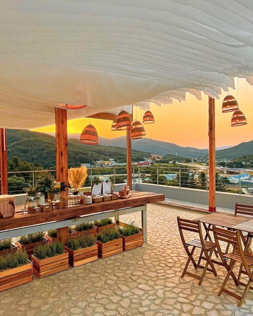 Imagen del bar/restaurante del Hotel TIVOLIVILLE SPA AND POOLVILLA. Foto 3