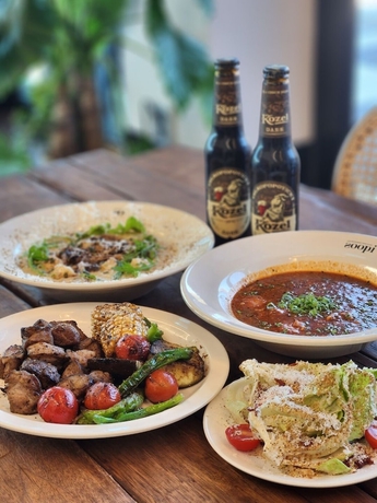 Imagen del bar/restaurante del Hotel TIVOLIVILLE SPA AND POOLVILLA. Foto 4