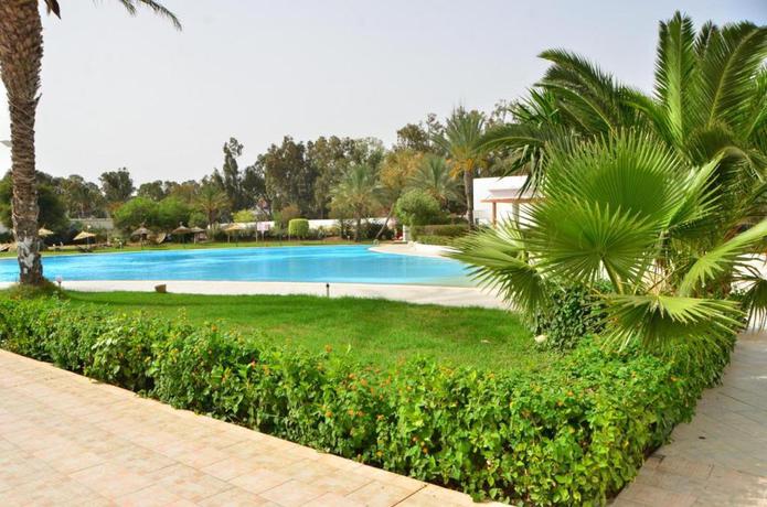 Imagen de la piscina del Hotel TMK L'Atrium Yasmine. Foto 16