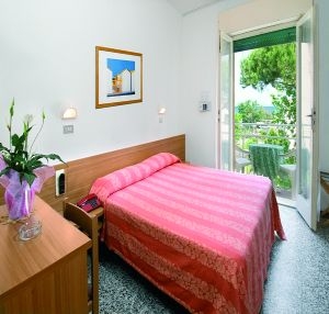 Imagen de la habitación del Hotel TONNI. Foto 3