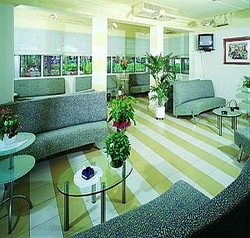 Imagen de los interiores del Hotel TONNI. Foto 6