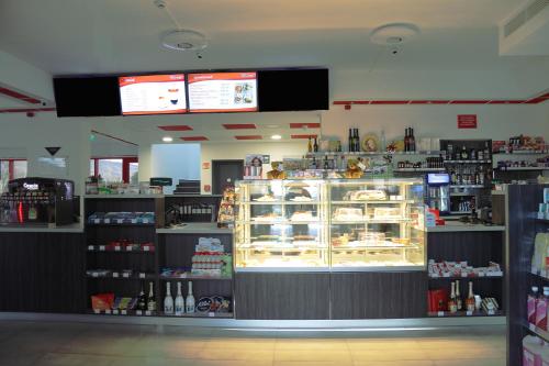 Imagen del bar/restaurante del Hotel TOP, V&eacute;rtesszőlős. Foto 2
