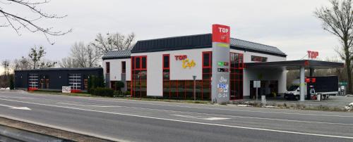 Imagen de los exteriores del Hotel TOP, V&eacute;rtesszőlős. Foto 7