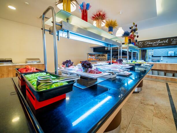 Imagen del bar/restaurante del Hotel TRANSATLANTIK BEACH BELDİBİ. Foto 15