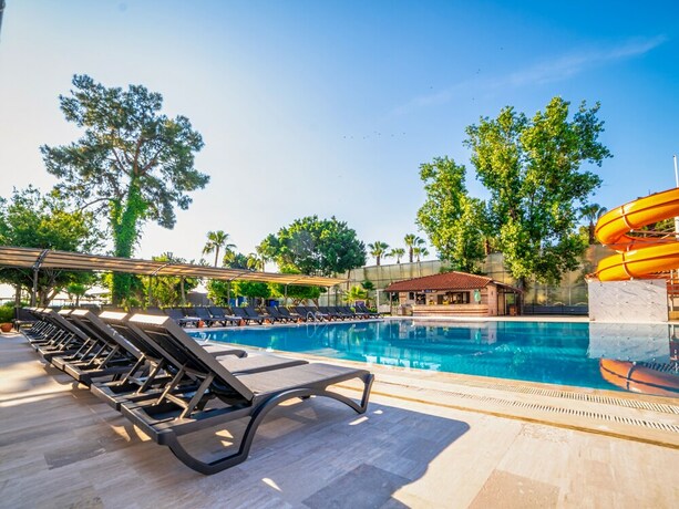 Imagen de la piscina del Hotel TRANSATLANTIK BEACH BELDİBİ. Foto 23