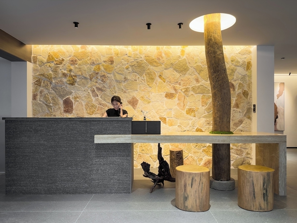 Imagen de los interiores del Hotel TRAVEL TREE INN. Foto 16