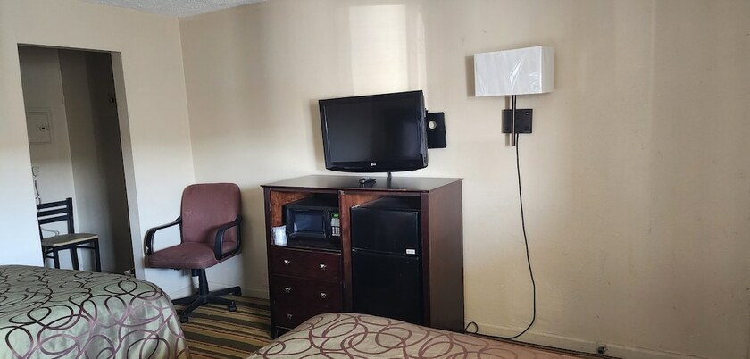 Imagen general del Hotel TRAVELER\'S MOTEL. Foto 2