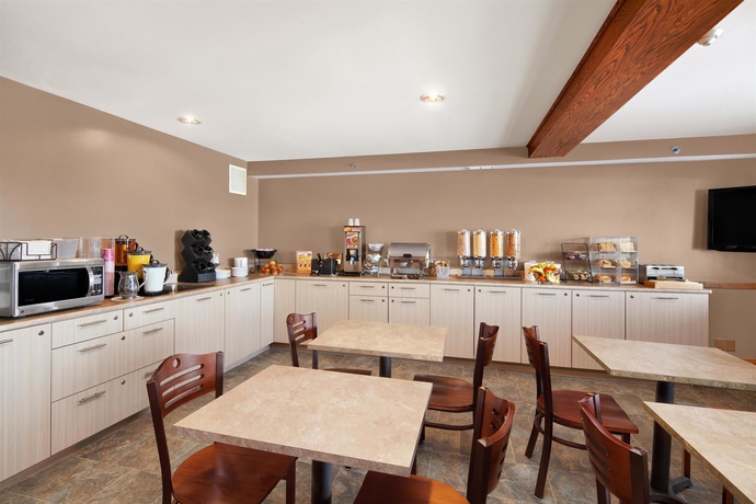 Imagen del bar/restaurante del Hotel TRAVELODGE SUITES DARTMOUTH. Foto 2