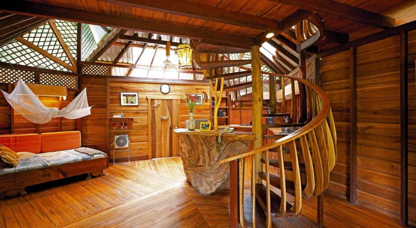 Imagen de los interiores del Hotel TREE HOUSE LODGE. Foto 7