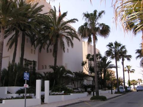 Imagen de los exteriores del Hotel TRES PLAYAS. Foto 3