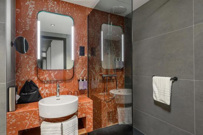 Imagen de la habitación del Hotel TRIBE Budapest Airport. Foto 4