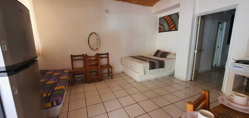 Imagen de la habitación del Hotel TROPICAL SUITE. Foto 5