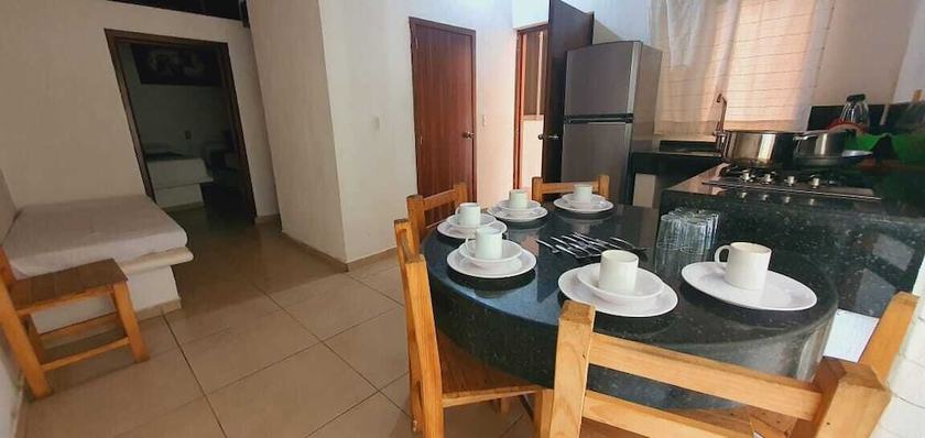 Imagen de la habitación del Hotel TROPICAL SUITE. Foto 6