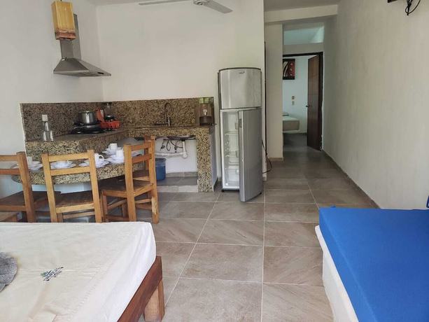 Imagen de la habitación del Hotel TROPICAL SUITE. Foto 17