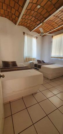 Imagen de la habitación del Hotel TROPICAL SUITE. Foto 19