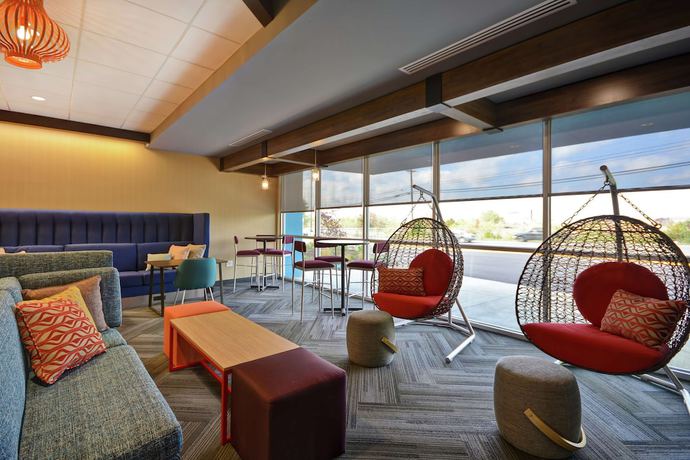 Imagen de los interiores del Hotel TRU By Hilton Winchester. Foto 15
