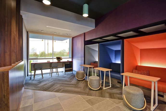 Imagen de los interiores del Hotel TRU By Hilton Winchester. Foto 18