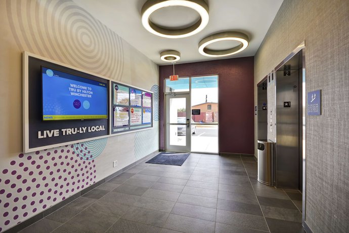 Imagen de los interiores del Hotel TRU By Hilton Winchester. Foto 19