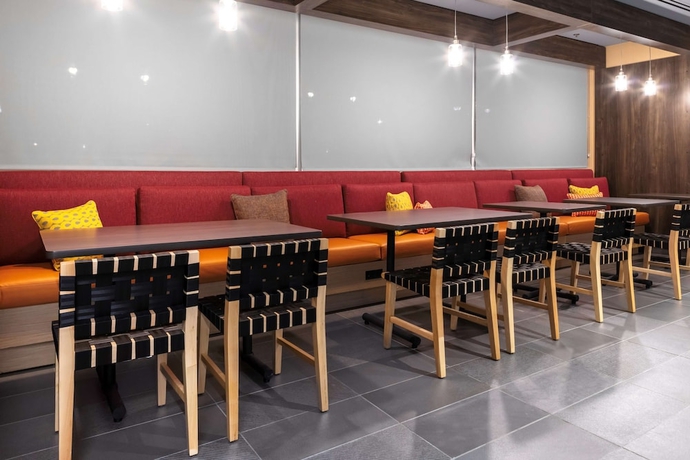 Imagen del bar/restaurante del Hotel TRU by Hilton Lynchburg. Foto 3