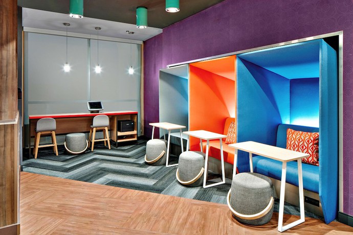 Imagen de los interiores del Hotel TRU by Hilton Terrell. Foto 10