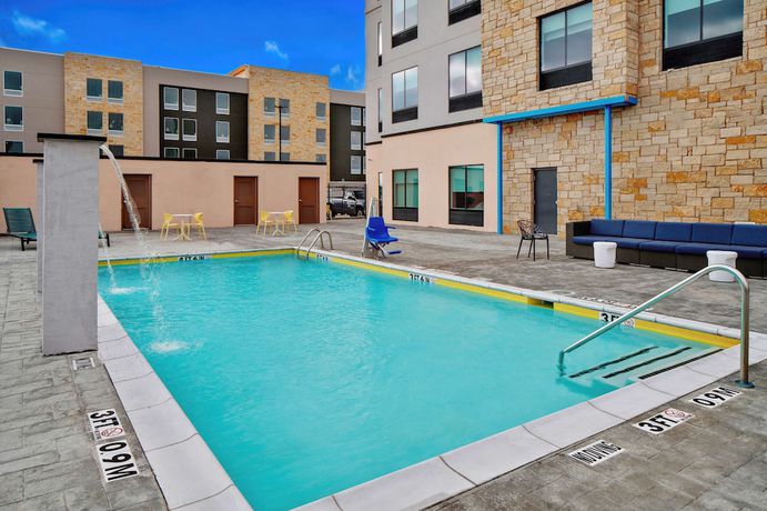 Imagen de la piscina del Hotel TRU by Hilton Terrell. Foto 20