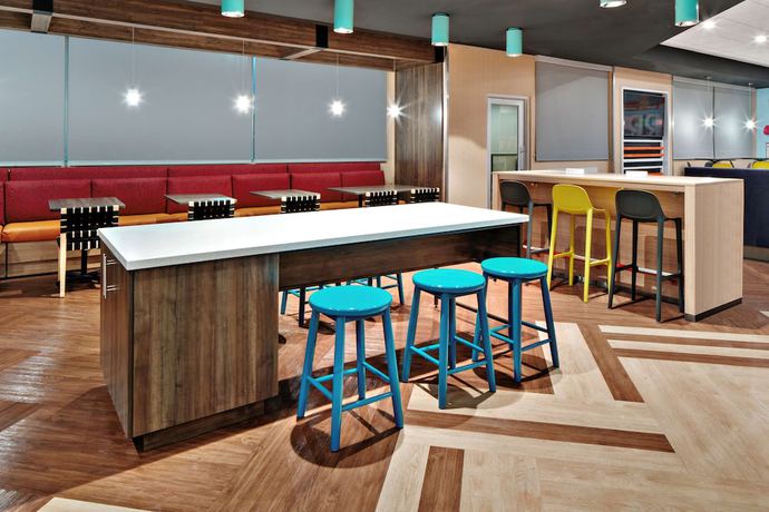 Imagen del bar/restaurante del Hotel TRU by Hilton Terrell. Foto 4