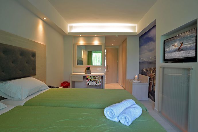 Imagen de la habitación del Hotel TRYP by Wyndham Corfu Dassia. Foto 7