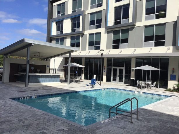 Imagen de la piscina del Hotel TRYP by Wyndham Orlando. Foto 20