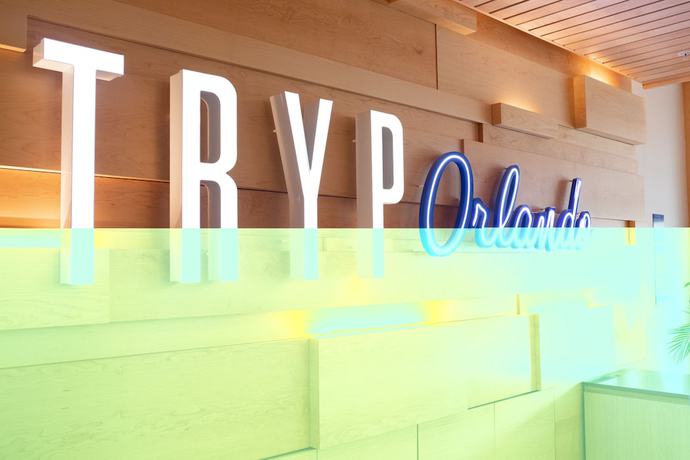 Imagen de los interiores del Hotel TRYP by Wyndham Orlando. Foto 19