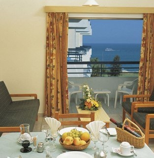 Imagen de la habitación del Hotel T.S.Resort. Foto 2