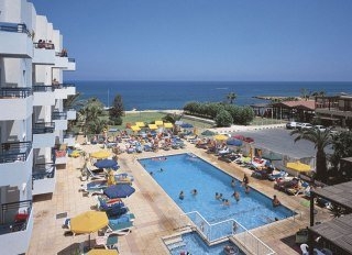 Imagen de la piscina del Hotel T.S.Resort. Foto 3