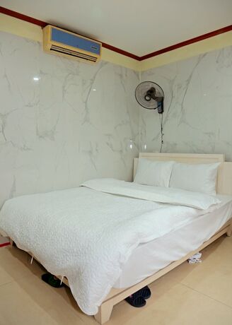 Imagen de la habitación del Hotel TUAN CENTRAL HOTEL. Foto 18