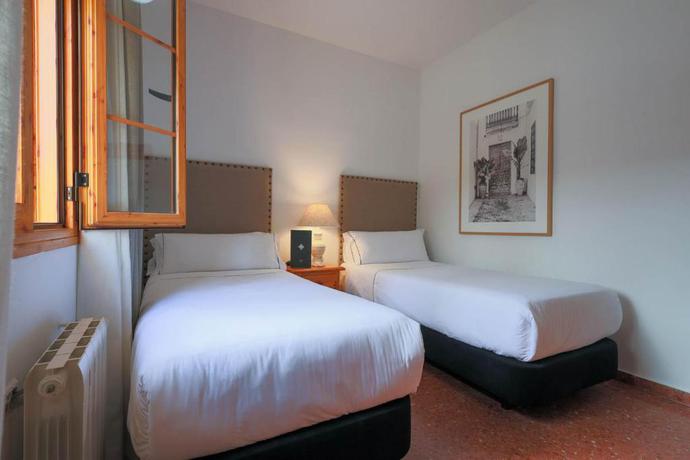 Imagen de la habitación del Hotel TUGASA El Almendral. Foto 8