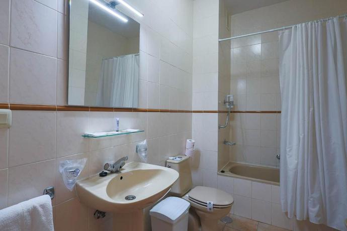 Imagen de la habitación del Hotel TUGASA El Almendral. Foto 9